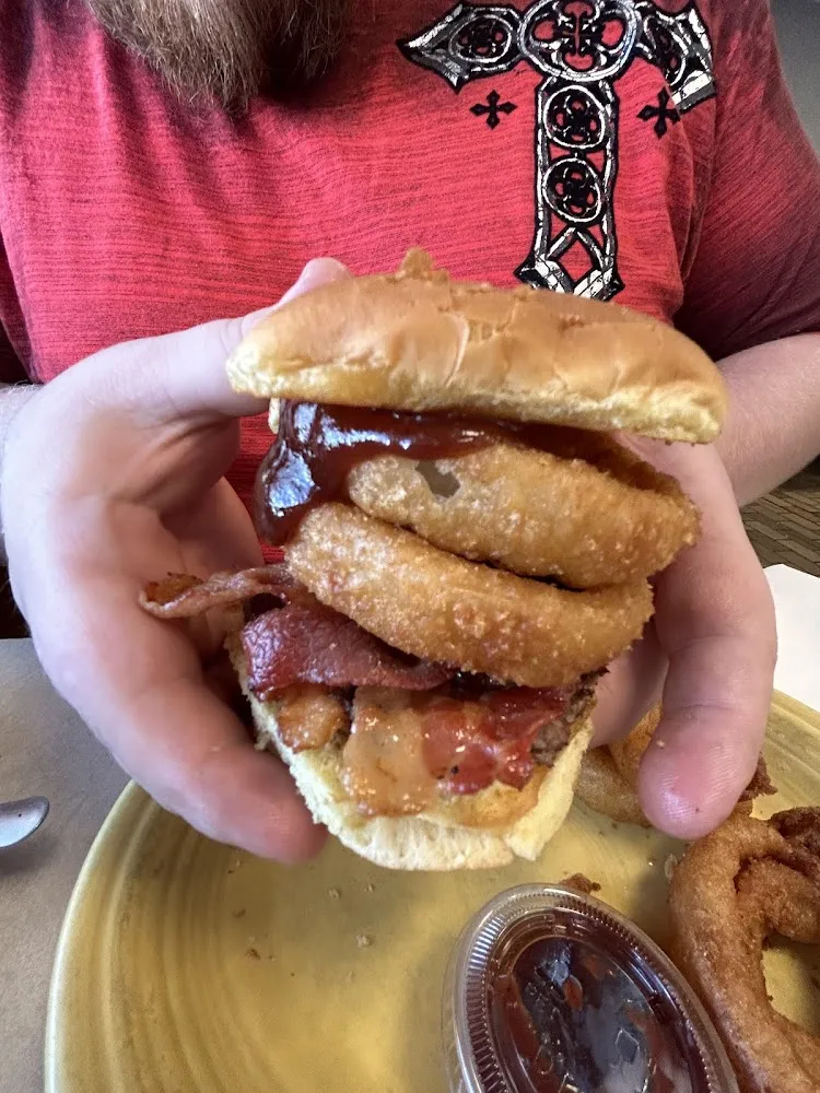 Burger w Bacon & Onion Rings